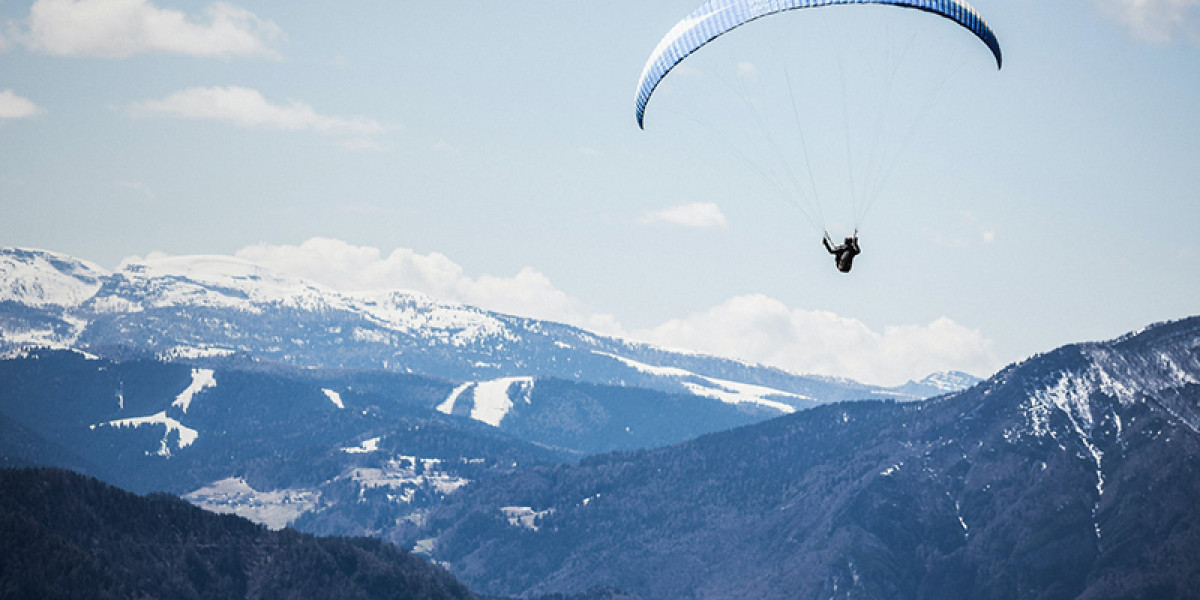 How does a children's paragliding baptism take place ?