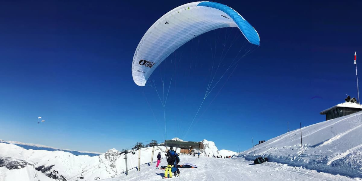 From Méribel, what can you see during a paragliding flight ?