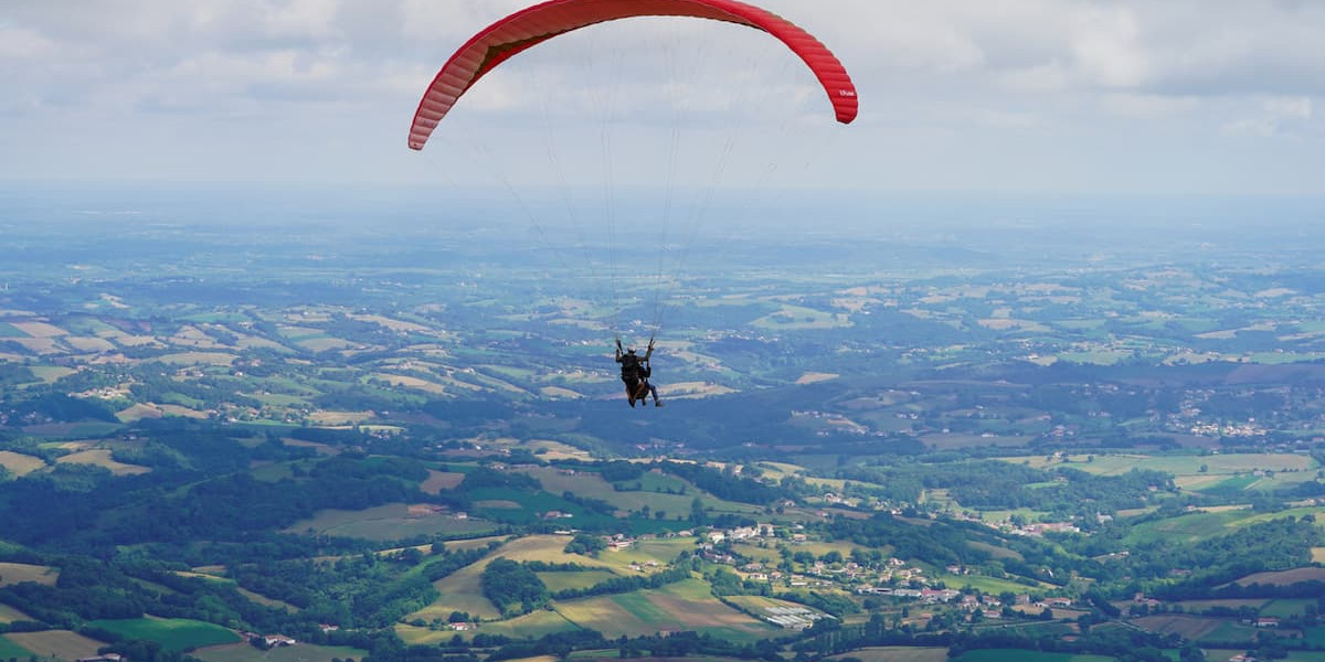 Are there different types of gliders for a paraglider?